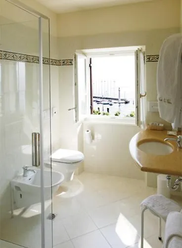 Hotell La Vittoria Boutique Garda (Verona)